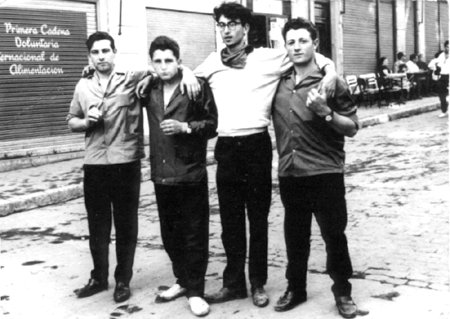 Pedro con los amigos. Cella