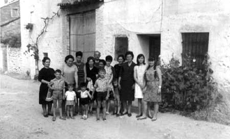 Vecinos de la calle Virgen del Pilar. Cella