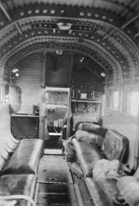 Interior del aviÃ³n. AÃ±o 1951. Cella.