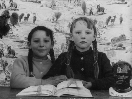 Amparo y su hermana. Cella