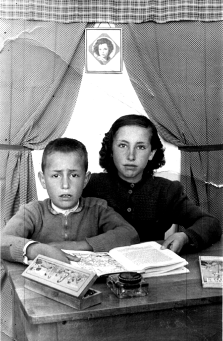 MarÃ­a y Victor en la escuela. Cella