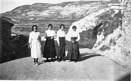 Grupo de jÃ³venes en Barrachina.