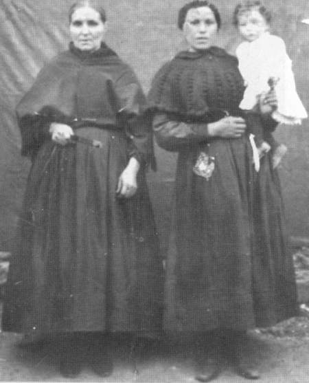 Melchora y abuelas. Villarquemado.