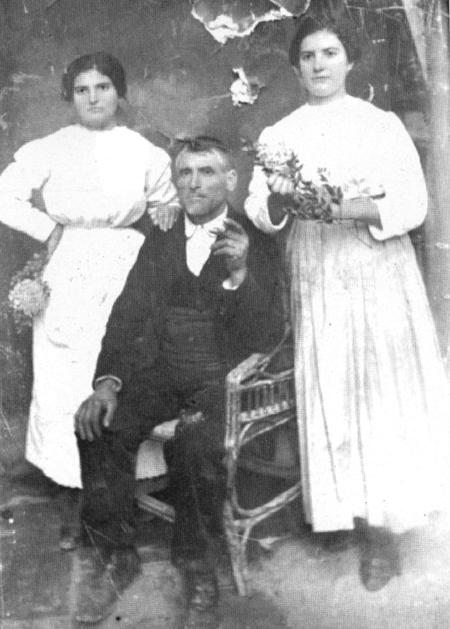 Caridad y familia. Villarquemado.