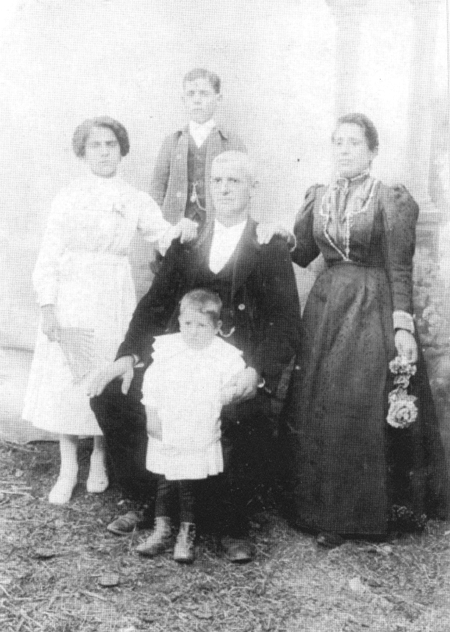 Cleta, Juan JosÃ© y familia. Villarquemado.