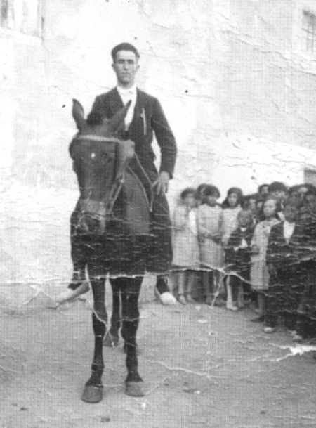 Hombre a caballo. Villarquemado.