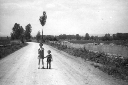 Retrato de la infancia de MarÃ­a JesÃºs y Miguel Ãngel.  Villarquemado.