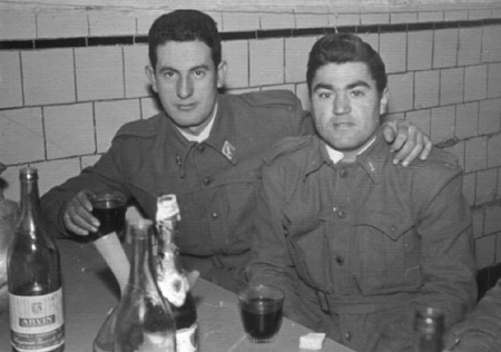 JesÃºs y amigo en el servicio militar. Villarquemado.