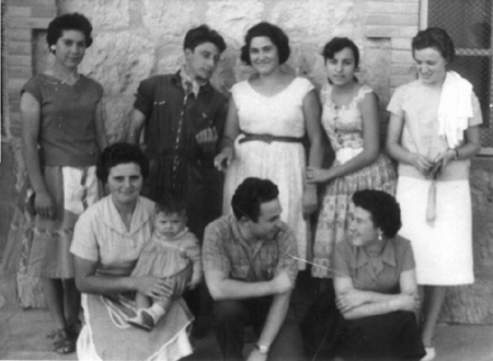 Consola y vecinos. Villarquemado.