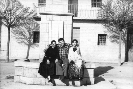 Amigos en la plaza de Villarquemado.