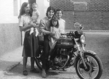 Grupo de amigos con moto. Villarquemado.