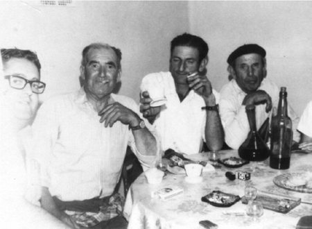 Grupo de amigos de copas. Villarquemado.
