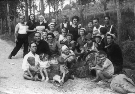 Familia Salesa en la Carrasca. Villarquemado.