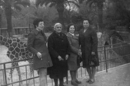 Familia de Villarquemado en el zoo.