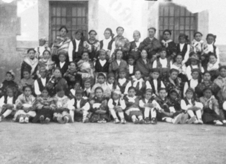 Grupo en las fiestas de San Isidro. Villarquemado.