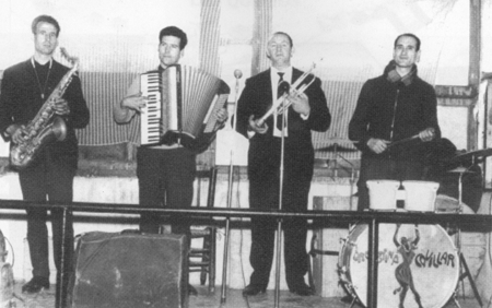 Orquesta en Villarquemado: Leopoldo, DÃ¡maso, CÃ©sar y Justo.