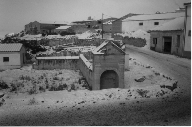 Fuente vieja. BaÃ±Ã³n.