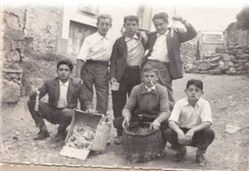 JÃ³venes con botella