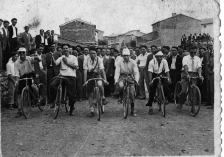 Ciclistas en Gallocanta.