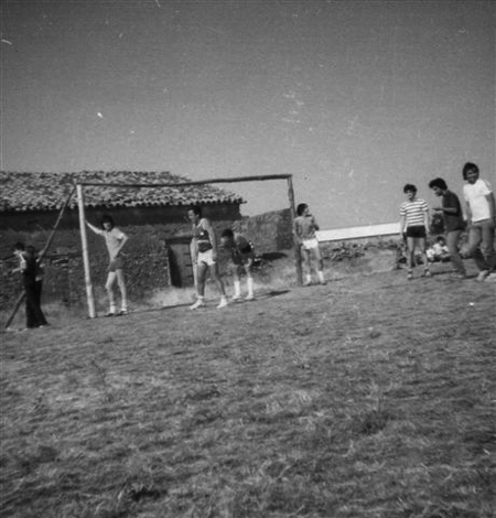 JÃ³venes jugando al fÃºtbol. Villahermosa.