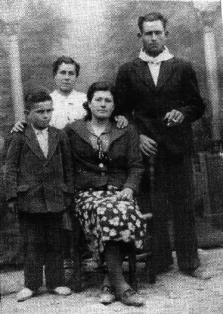 Alfonso, Isabel y familia. Alba.