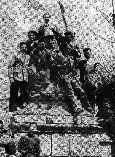 Quintos en la fuente vieja. Alba.