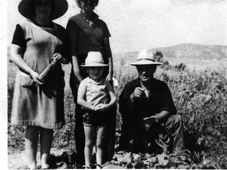 Ramona, JoaquÃ­n y familia en un dÃ­a de campo. Alba.