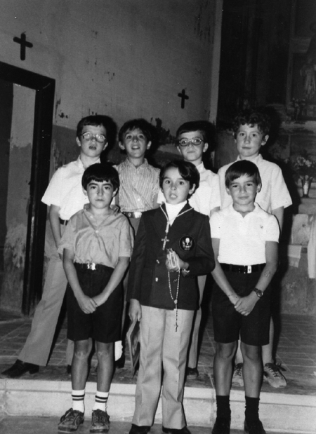 NiÃ±o de Primera ComuniÃ³n y amigos. Monforte.