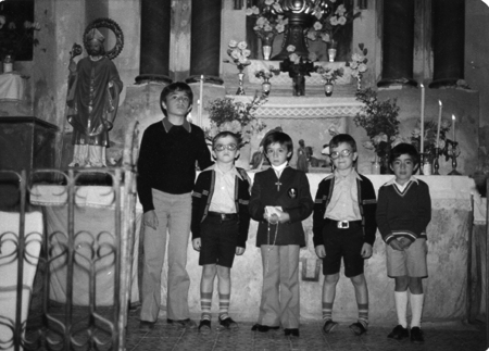 NiÃ±os en la iglesia. Primera ComuniÃ³n. Monforte.
