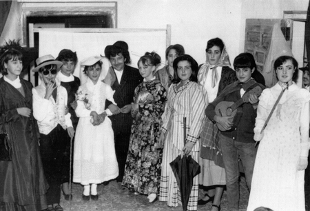 Posando al final de una representaciÃ³n teatral. Daroca.