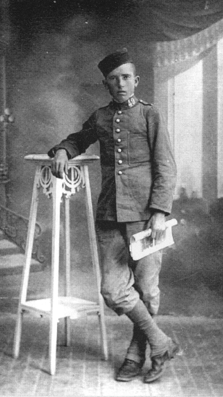 Retrato de Timoteo Torres en el servicio militar. Villarquemado.