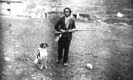 FÃ©lix JuliÃ¡n Con una escopeta. RetascÃ³n.