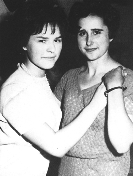 Reme PÃ©rez y AscensiÃ³n Gracia bailando. RetascÃ³n.