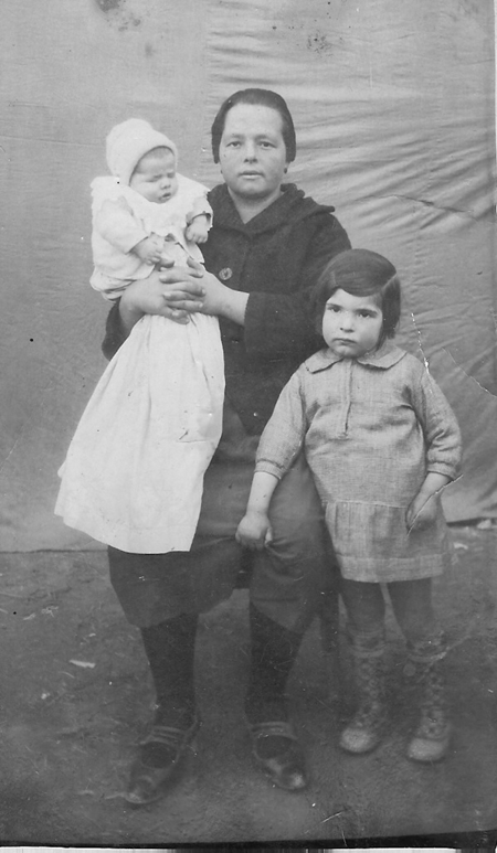 Retrato de abuela con nietos. RetascÃ³n.
