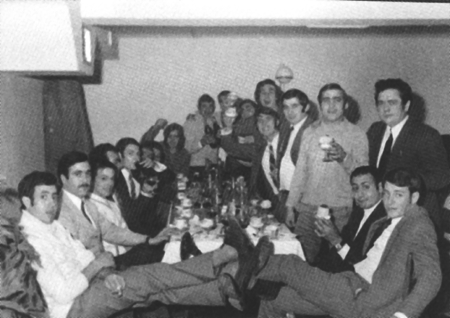 Vecinos de RetascÃ³n en una celebraciÃ³n.