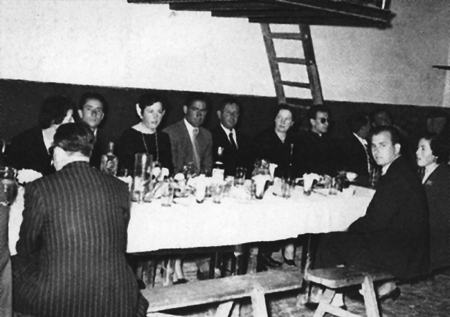 Amigos en la boda de Severino Salvador y Pascuala Visiedo. RetascÃ³n.