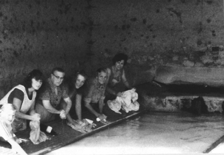 Mujeres en el lavadero de RetascÃ³n.