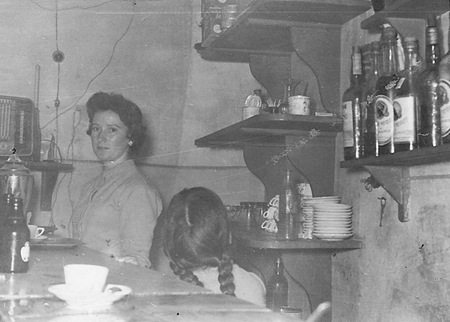 Trabajando en el bar. RetascÃ³n.