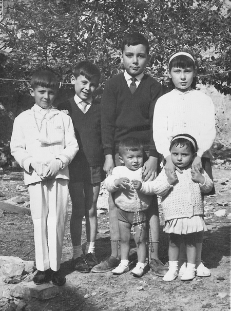 NiÃ±o de comuniÃ³n y amigos. RetascÃ³n.