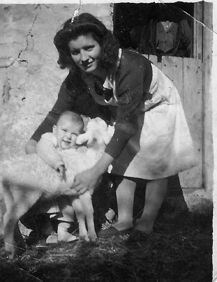 AdoraciÃ³n y su hijo. Lagueruela