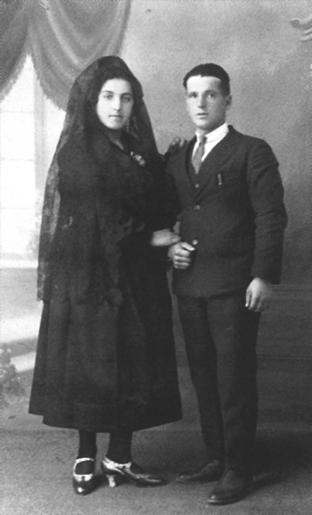 Retrato de boda de TomÃ¡s Salvador y Pilar Marzo. RetascÃ³n.