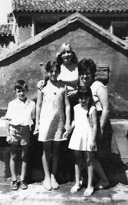 Grupo de vecinos en Badules.