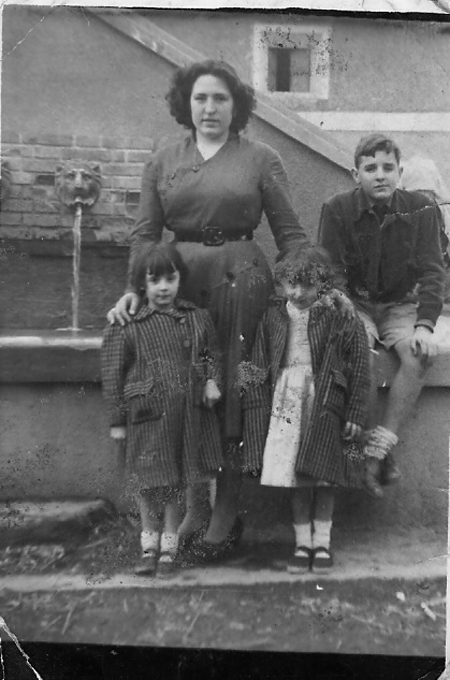 Vecina de Badules con niÃ±os.