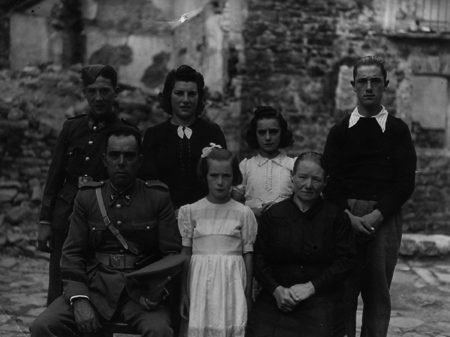 Grupo de vecinos de Badules.