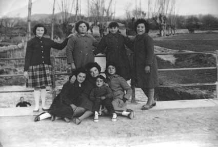 Amigas en el puente del rÃ­o