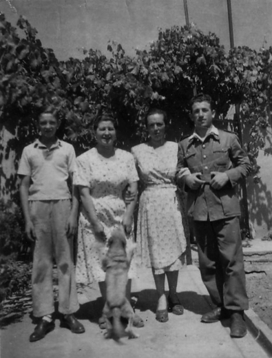 Grupo de vecinos de Badules.