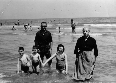 Vecinos de Badules en un dÃ­a de playa.