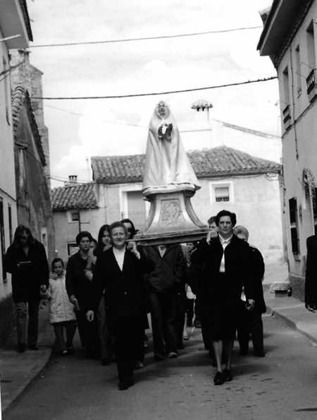 Vecinos en la procesiÃ³n de Badules.