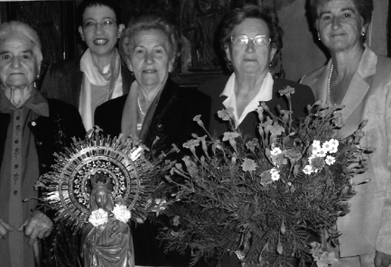 Vecinas de Badules en la iglesia.