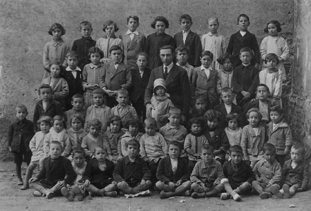 Grupo escolar. Badules.